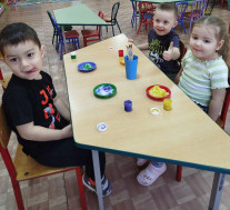 Экспериментирование со снегом во второй младшей группе.