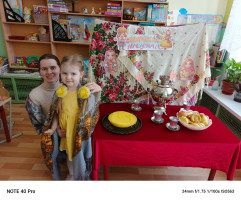В средней группе была организована фотосессия, посвящённая празднику Масленицы В средней группе была организована фотосессия, посвящённая празднику Масленицы.